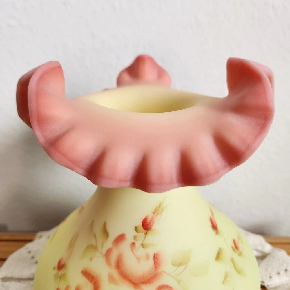 VTG Fenton Burmese URANIUM GLOW Glass Ruffled Vase Hand Painted Sign Debra Hill